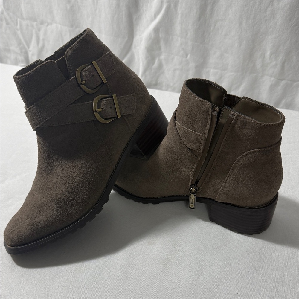 Blondo Women's Taupe Suede Ankle Boots size 8.5. Zip Up Closure